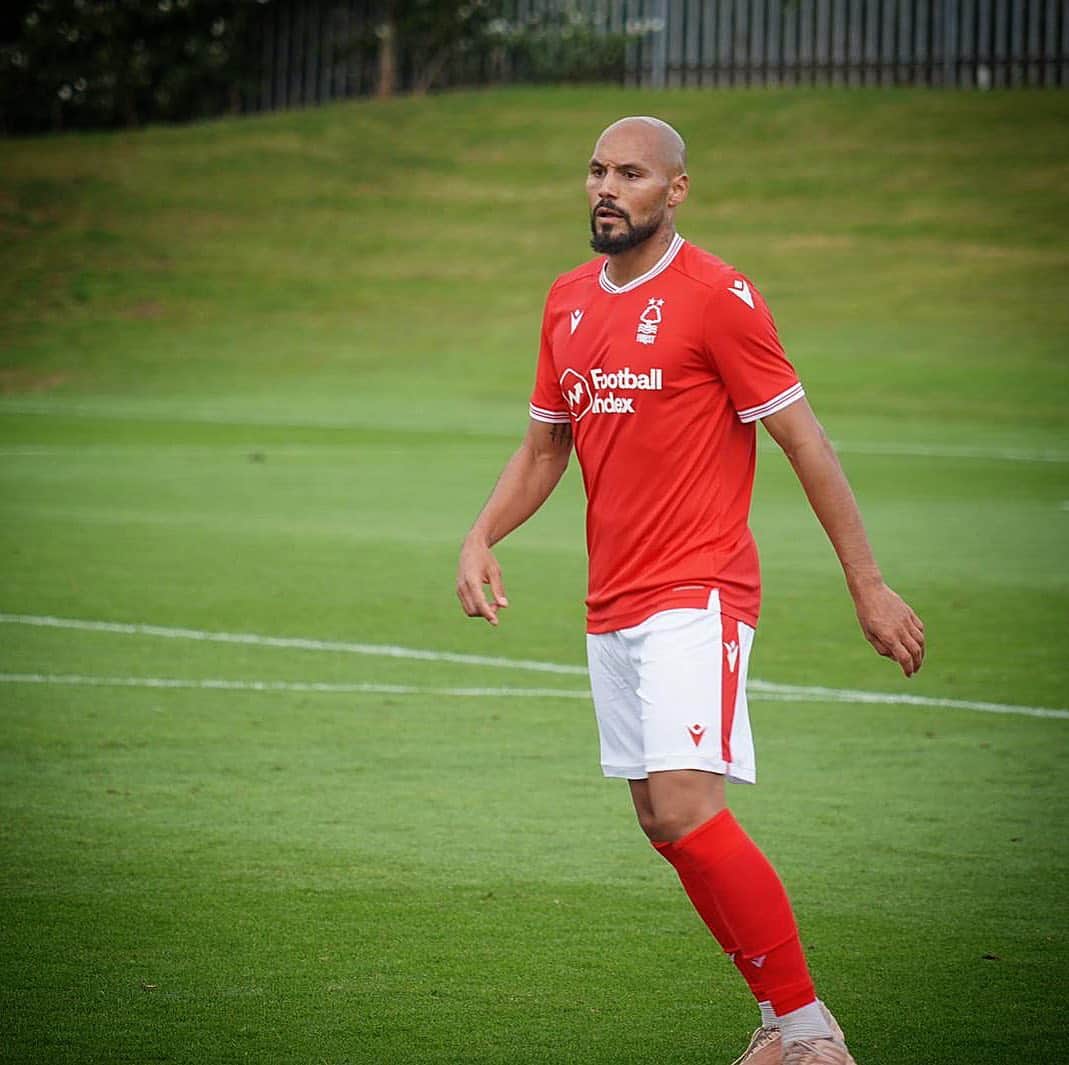 ヨアン・ベナルアンのインスタグラム：「Pre season #nffc 🦅」