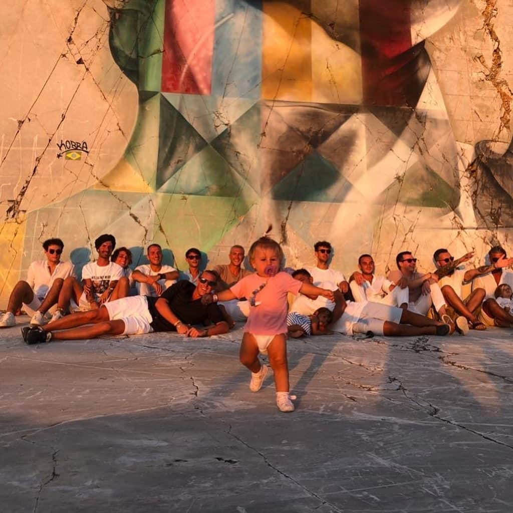 フェデリコ・ベルナルデスキのインスタグラム：「Cuore❤️ #summer2020 #family #friends」
