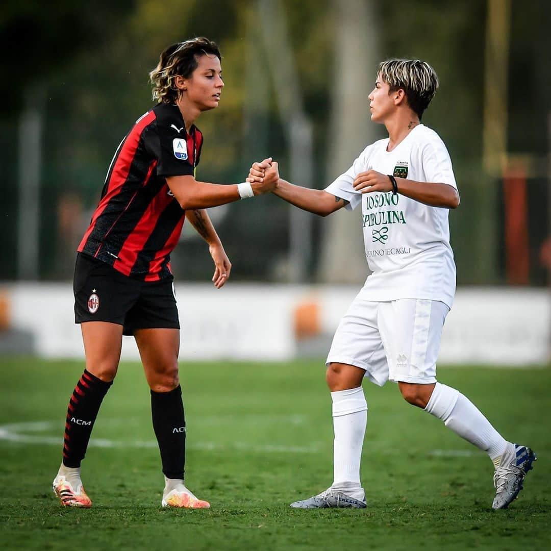 ACミランさんのインスタグラム写真 - (ACミランInstagram)「What a start! ☝🏻 The Rossonere win their season opener at the Vismara ❤️🖤 Well played, ladies! #MilanFlorentia 1️⃣-0️⃣ #FollowTheRossonere #SempreMilan」8月24日 3時32分 - acmilan