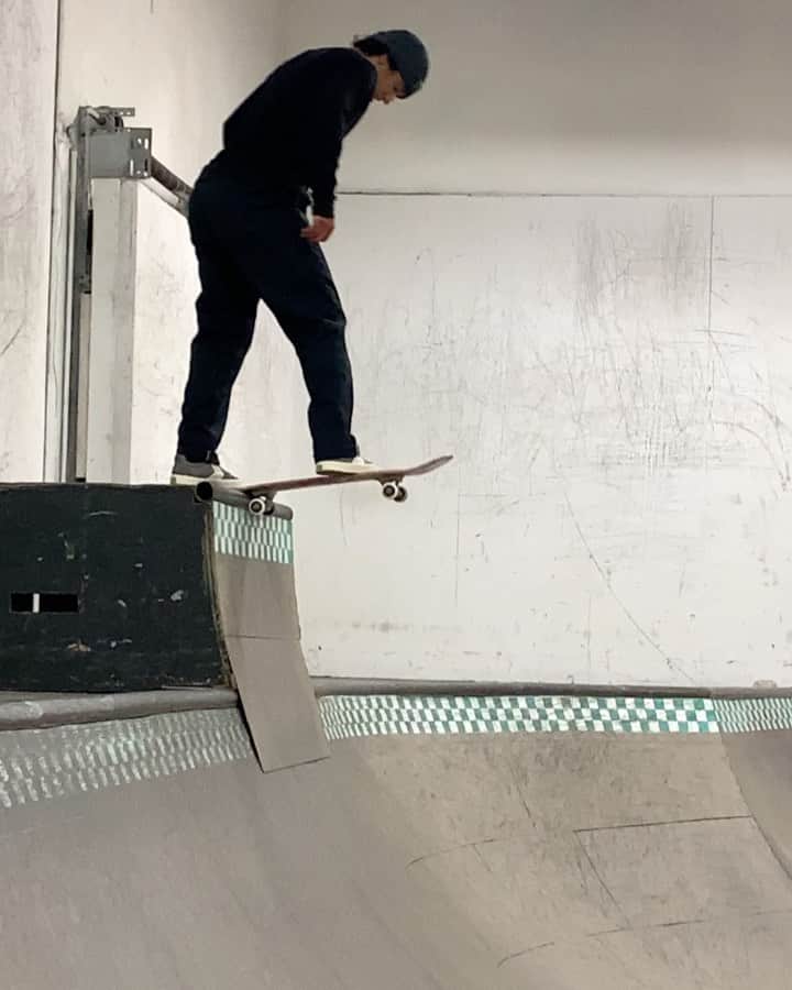 ケビン・ホーフラーのインスタグラム：「Quick Sesh At @transworldskate #TWSPARK #SkateBoardingIsFun」