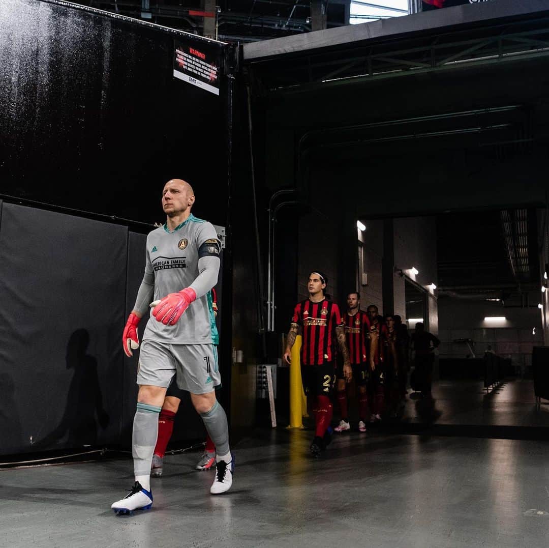 ブラッド・グザンのインスタグラム：「Felt great to be back @mercedesbenzstadium but missed all of our fans! We know you were with us! Fantastic result and great goals from this guy! @pity_martinez  #uniteandconquer🔴⚫️ @atlutd」