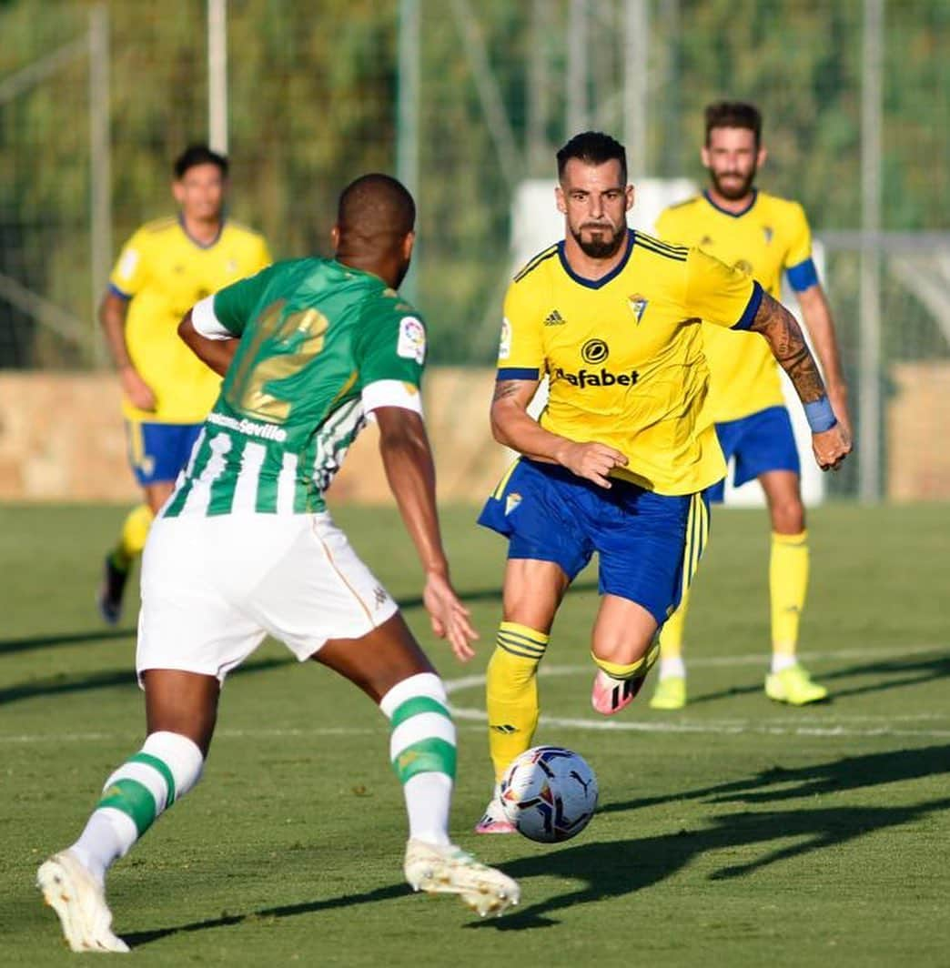 アルバロ・ネグレドさんのインスタグラム写真 - (アルバロ・ネグレドInstagram)「Ayer fue un día muy especial por jugar el primer partido de pretemporada con la camiseta de mi nuevo equipo, el @cadizclubdefutbol !!! Ahora, a seguir trabajando para mejorar  #an9 #LLNSN 💛💪」8月24日 3時57分 - alvaronegredo9