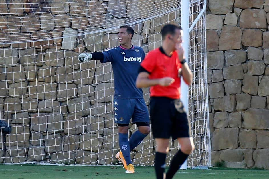 ジョエル・ロブレスさんのインスタグラム写真 - (ジョエル・ロブレスInstagram)「Primeros minutos buenas sensaciones✅  Seguimos 👣💚  #pretemporada #estoarranco #todosauna #laliga」8月24日 3時59分 - joelrb1