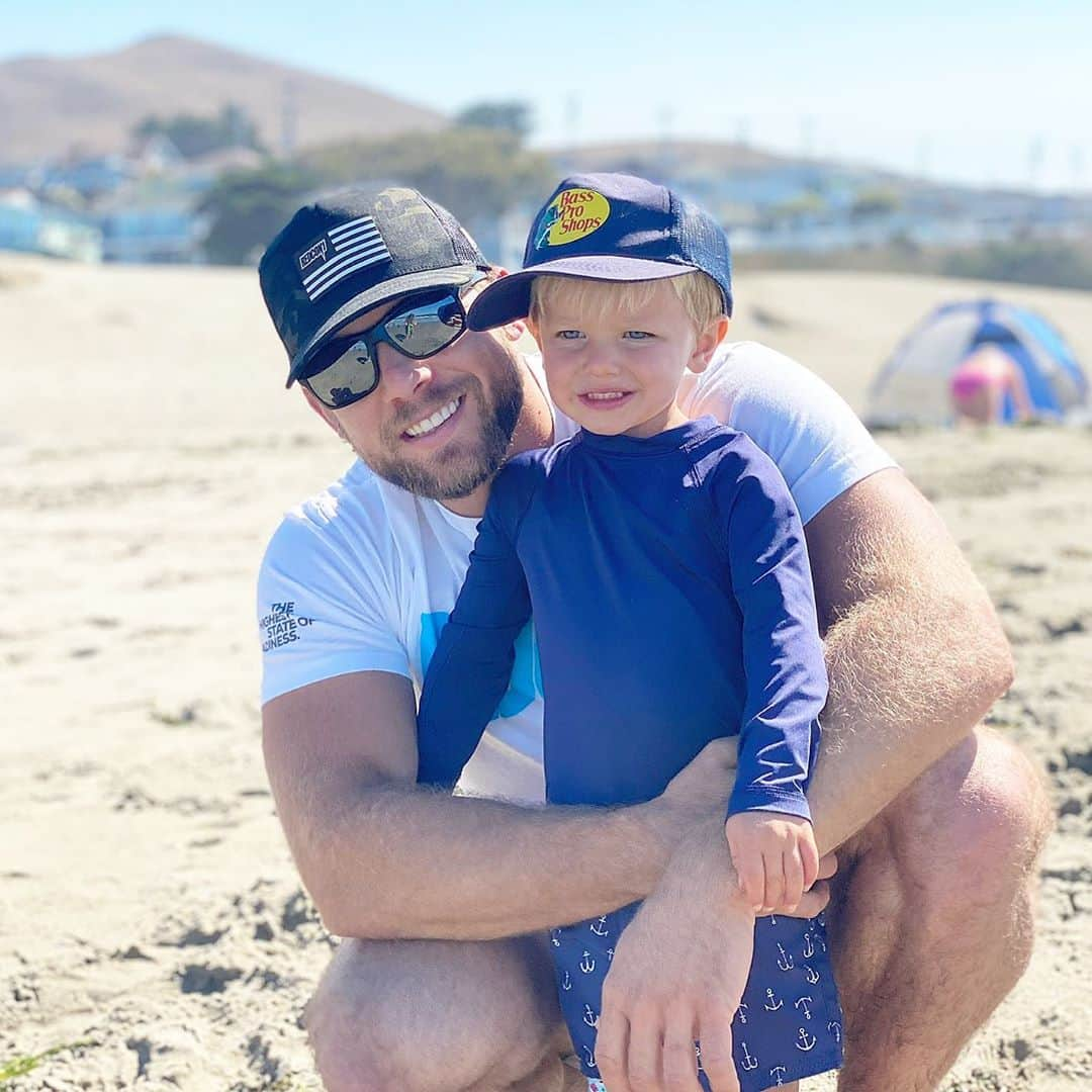 マックス・シエリオットさんのインスタグラム写真 - (マックス・シエリオットInstagram)「Escaped the smoke for some beach time with my crew ❤️ #sonomacoast #sonomacounty #sundayfunday #family #beach #maximusdeyoung」8月24日 4時10分 - maxthieriot