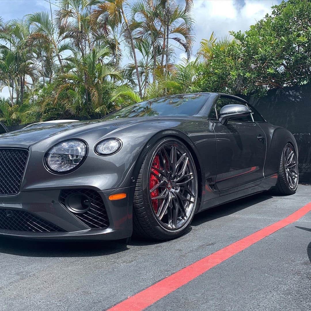 CARLiFESTYLEさんのインスタグラム写真 - (CARLiFESTYLEInstagram)「Slammed Bentley Continental GT on @anrkywheels. Thoughts? #carlifestyle」8月24日 4時22分 - carlifestyle