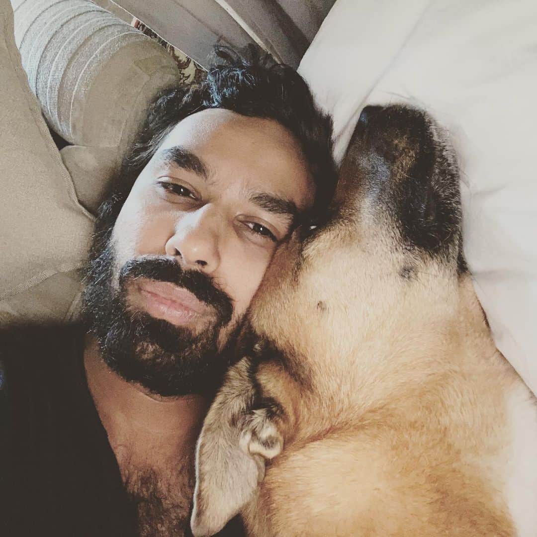 クナル・ネイヤーのインスタグラム：「Sunday Sleepies. Pure love. #bobafett」