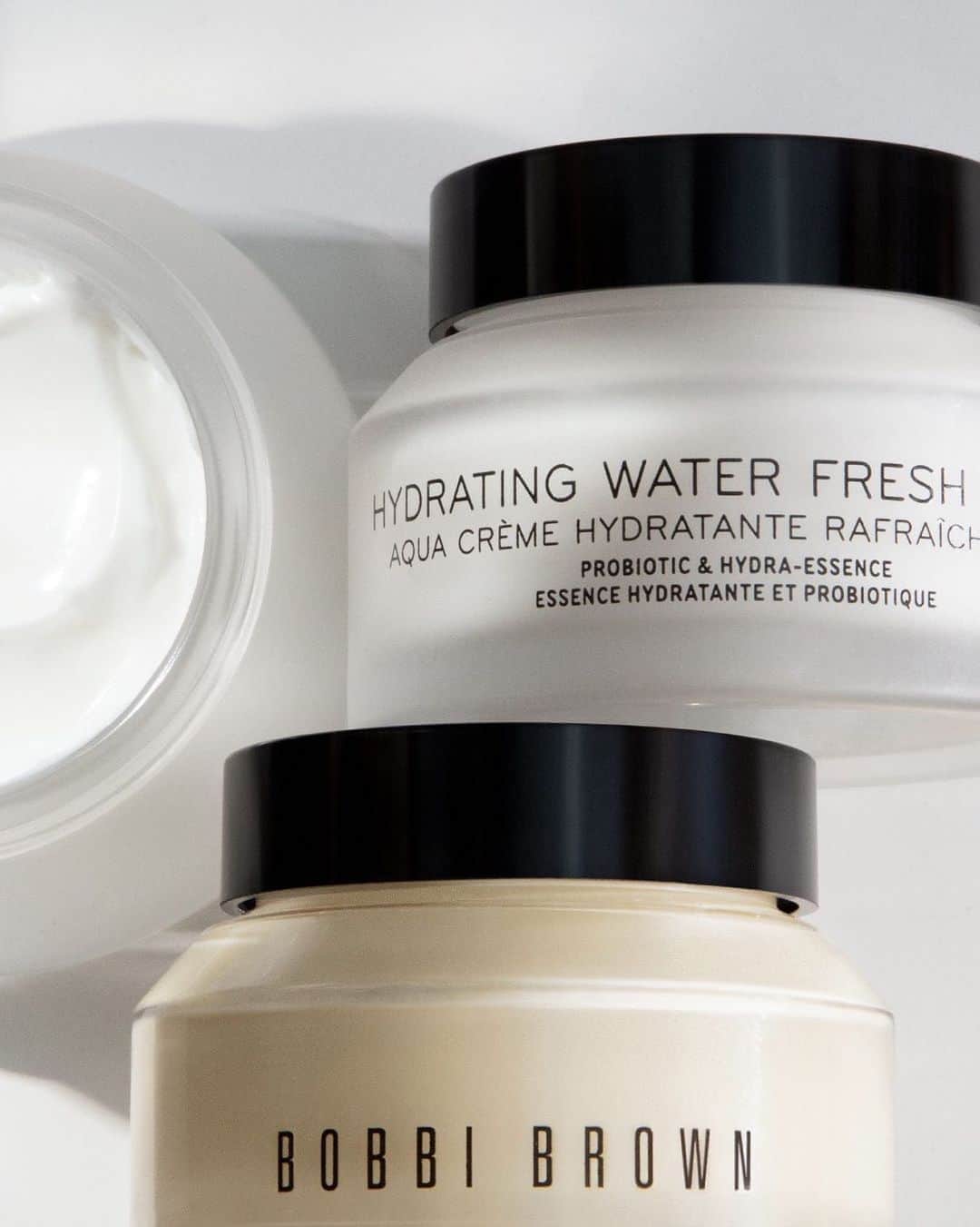 のインスタグラム：「When summer skin gets thirsty, give it the glow-boosting hydration it craves. Quench and soothe with our favorite warm-weather moisturizers.  SOAK IT IN: • Vitamin Enriched Face Base: Moisturizing primer that works for any skin type • Hydrating Water Fresh Cream: 100 hours of non-stop moisture, perfect for dehydrated skin • Extra Repair Moisturizing Balm SPF 25:Powerful hydration booster for dry to extra-dry skin  #bobbibrown #skincare #selfcare #essentials #musthaves #hydratedskin #healthyskin」