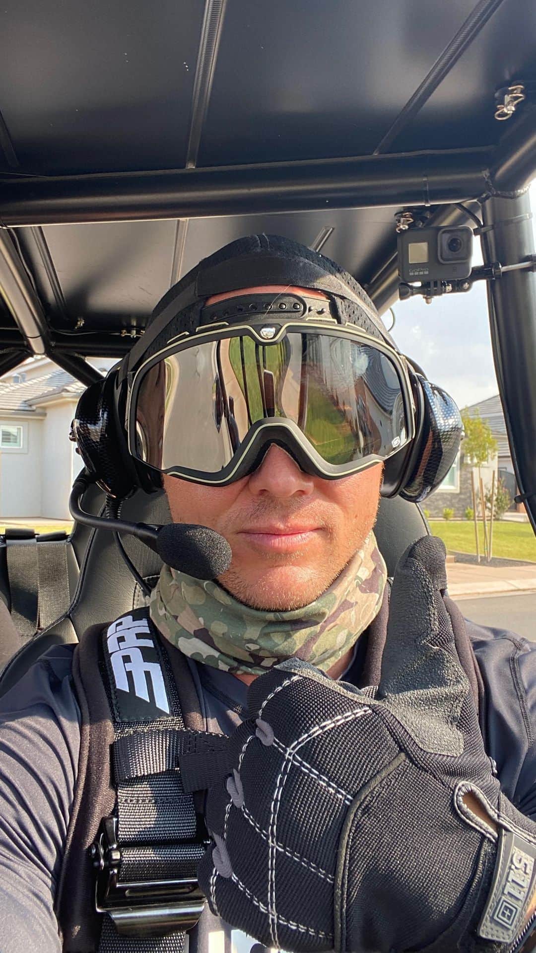 スティーブ・クックのインスタグラム：「When it’s time to buzz the tower! Lessss gooo!」