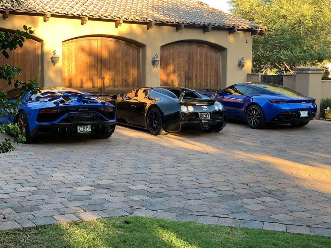 CarsWithoutLimitsさんのインスタグラム写真 - (CarsWithoutLimitsInstagram)「Which one would you pick for the weekend 🤔?  Bugatti Veyron Lamborghini Aventador SVJ Aston Martin DB11  Car collector : @kinglv1 #carswithoutlimits」8月24日 5時00分 - carswithoutlimits