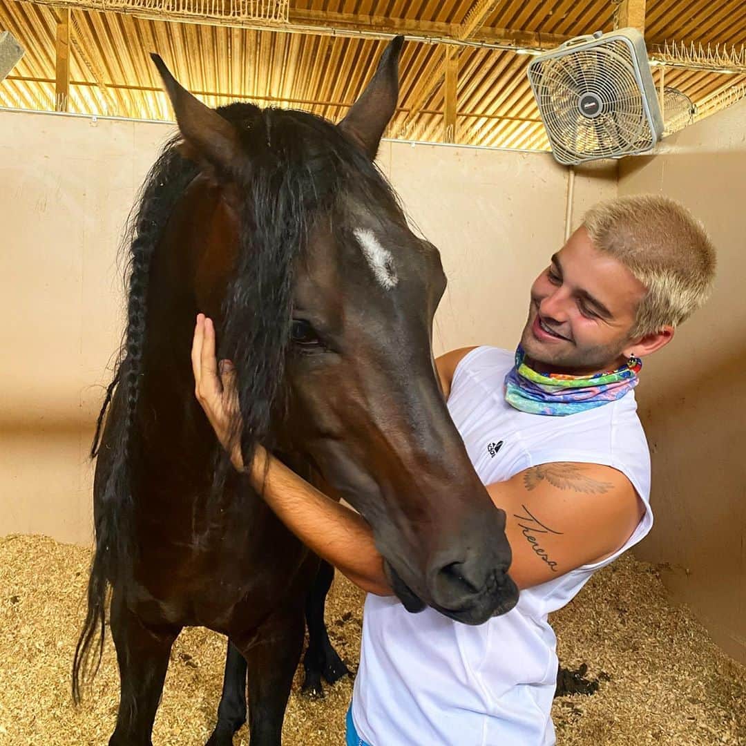 ジャック・グリフォーのインスタグラム：「Had a full on allergy attack after this but it was 100 percent worth it.」