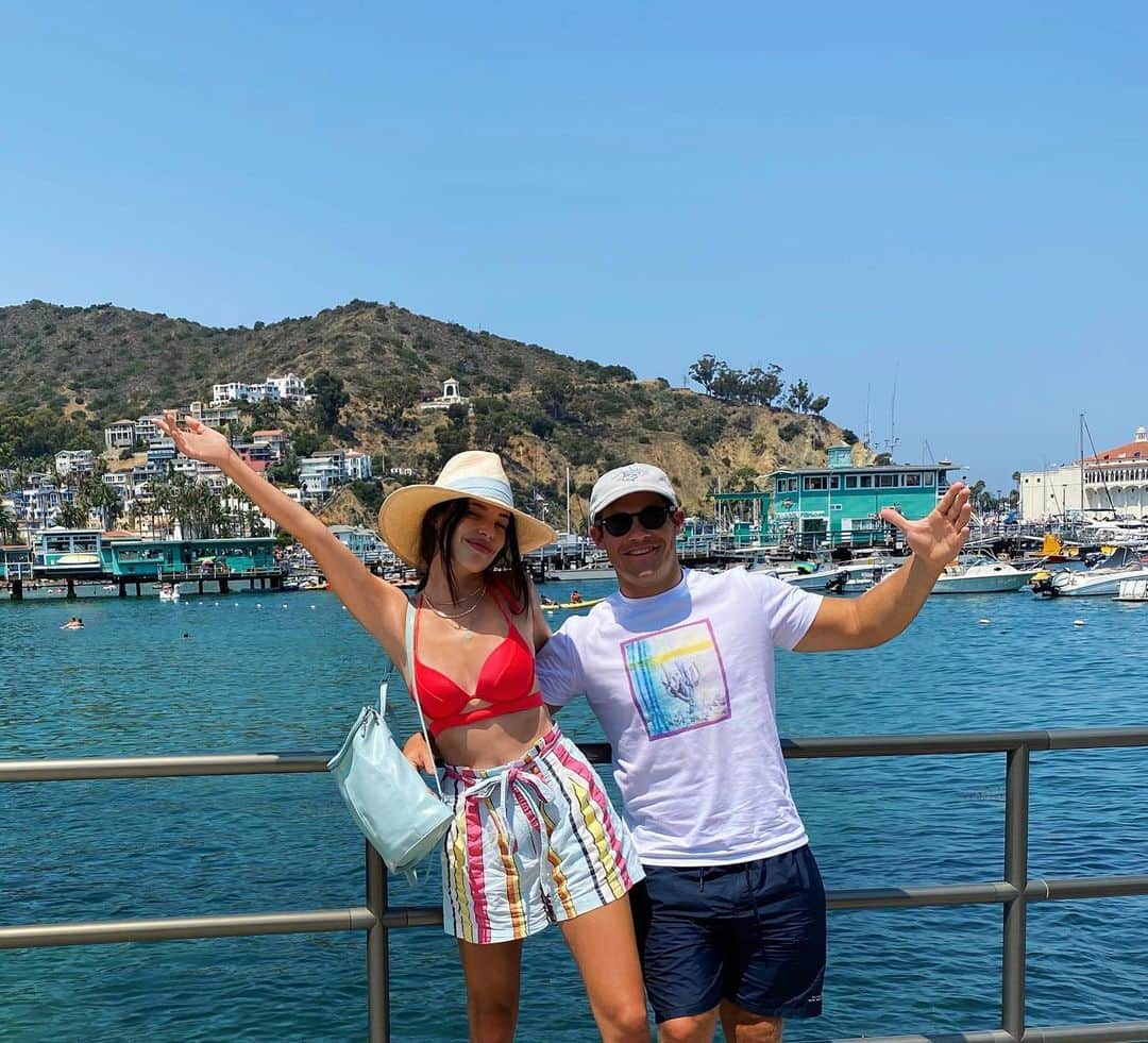 クロエ・ブリッジスのインスタグラム：「There’s no leaving the island until chloe gets her tourist pic!!」