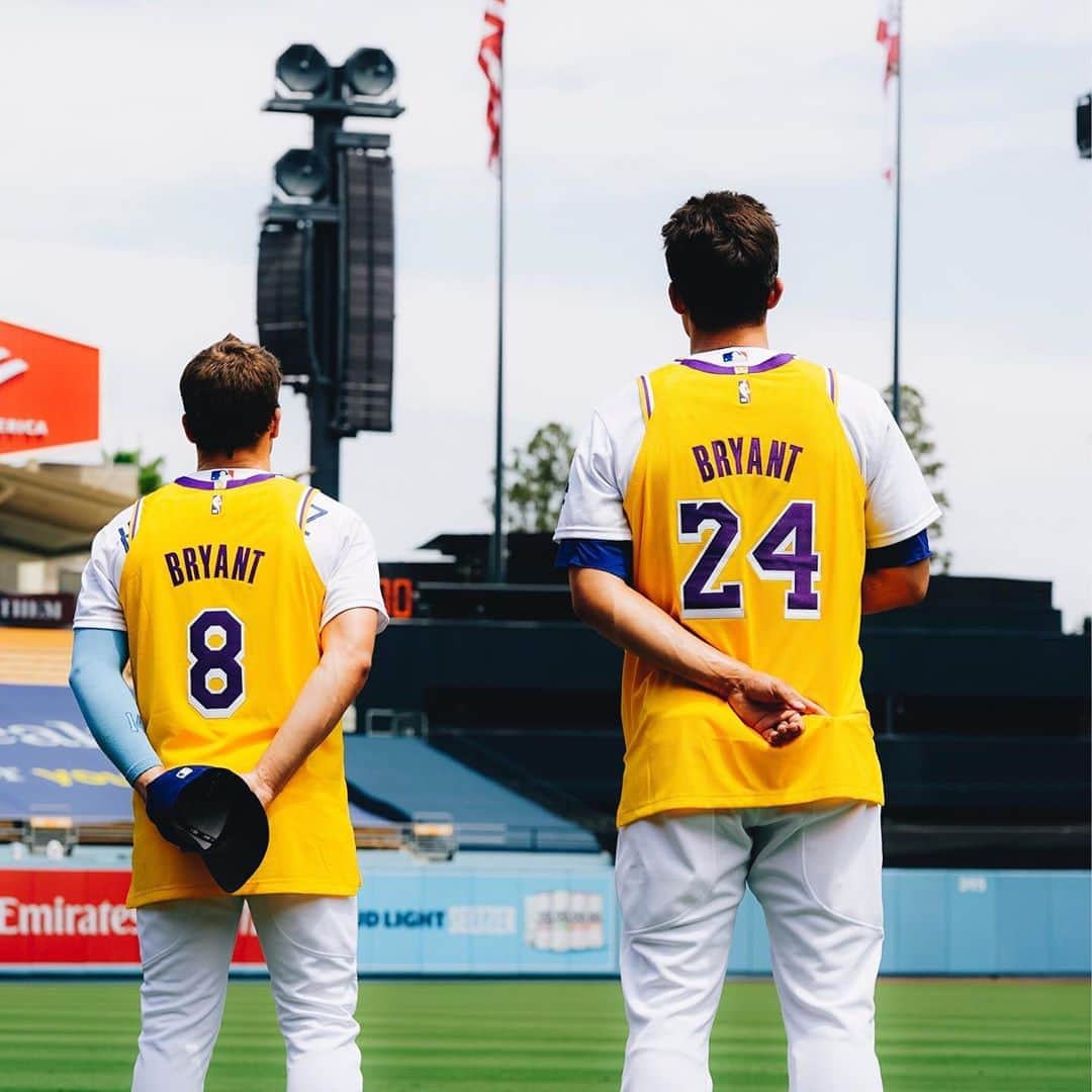 MLBさんのインスタグラム写真 - (MLBInstagram)「Every Dodger wears a Kobe jersey pregame in LA. #MambaMentality」8月24日 5時26分 - mlb