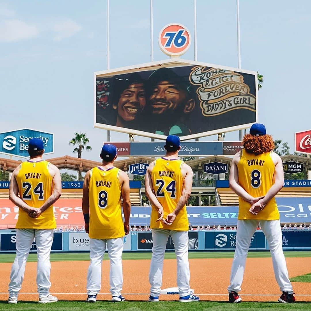 MLBさんのインスタグラム写真 - (MLBInstagram)「Every Dodger wears a Kobe jersey pregame in LA. #MambaMentality」8月24日 5時26分 - mlb