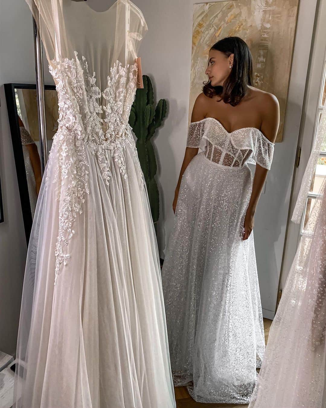 BERTAさんのインスタグラム写真 - (BERTAInstagram)「Get your favorite @jolie.bridal styles for a home try-on before you place your online order 🤍 Now available in the USA.」8月24日 5時39分 - berta