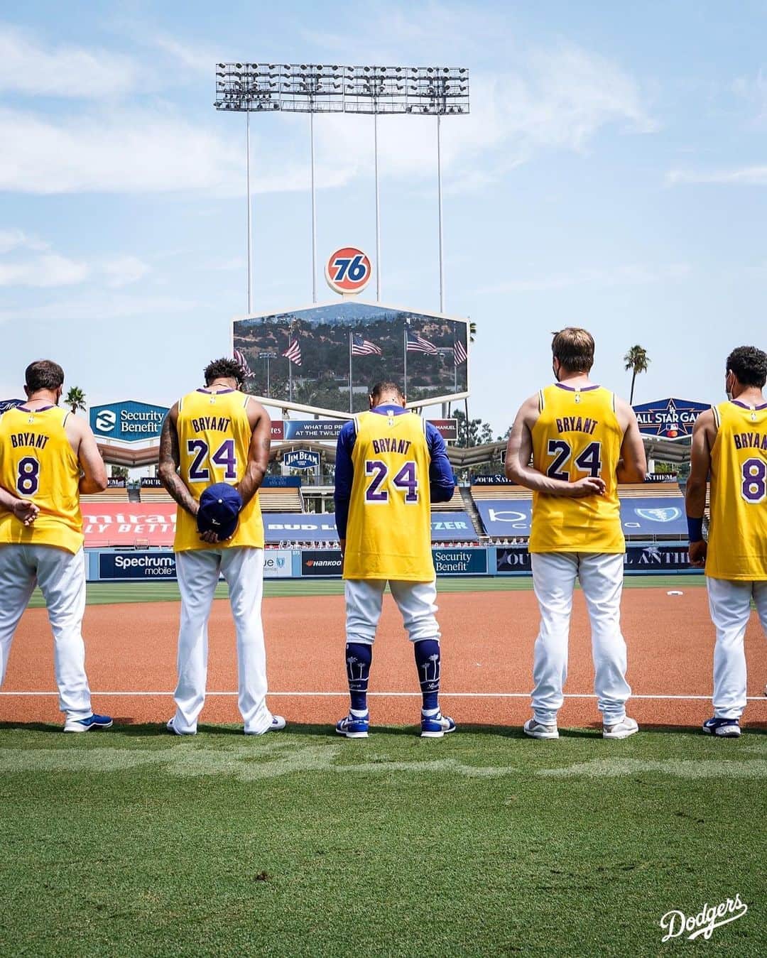 Los Angeles Dodgersさんのインスタグラム写真 - (Los Angeles DodgersInstagram)「We miss you, Kobe.」8月24日 5時49分 - dodgers