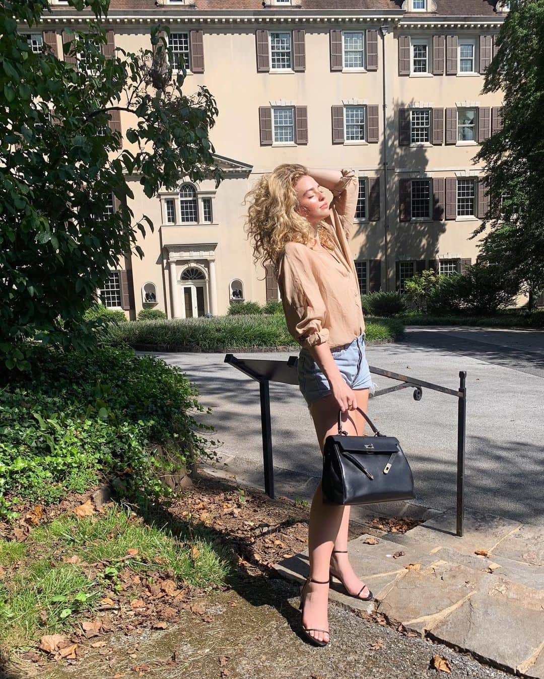 Kelsey Simoneのインスタグラム：「Yesterday’s adventure #revolvesummer」