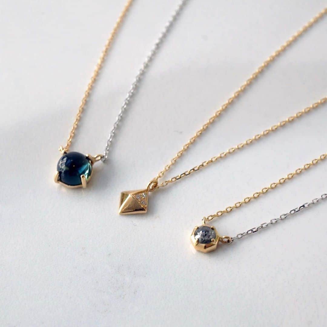 Shelby / Aki Hiroseさんのインスタグラム写真 - (Shelby / Aki HiroseInstagram)「【One n' Only】  18karat Gold Green Tourmaline Necklace Stars Diamond Necklace  Rose Cut Diamond Necklace  少しだけ秋を感じる朝です。 今週も元気に参りましょう！  ーーーーーーーーーーーーーーーーーーーーーー www.shelby8.com Brand Profile Page からも Linkできます。 ーーーーーーーーーーーーーーーーーーーーーー 【Contact Us 】info@shelby8.com ーーーーーーーーーーーーーーーーーーーーーー #Shelby #ShelbyJewelry #ShelbyAki  #jewelry #jewelryadidict #oneofakindjewelry #necklace」8月24日 6時11分 - shelby.aki