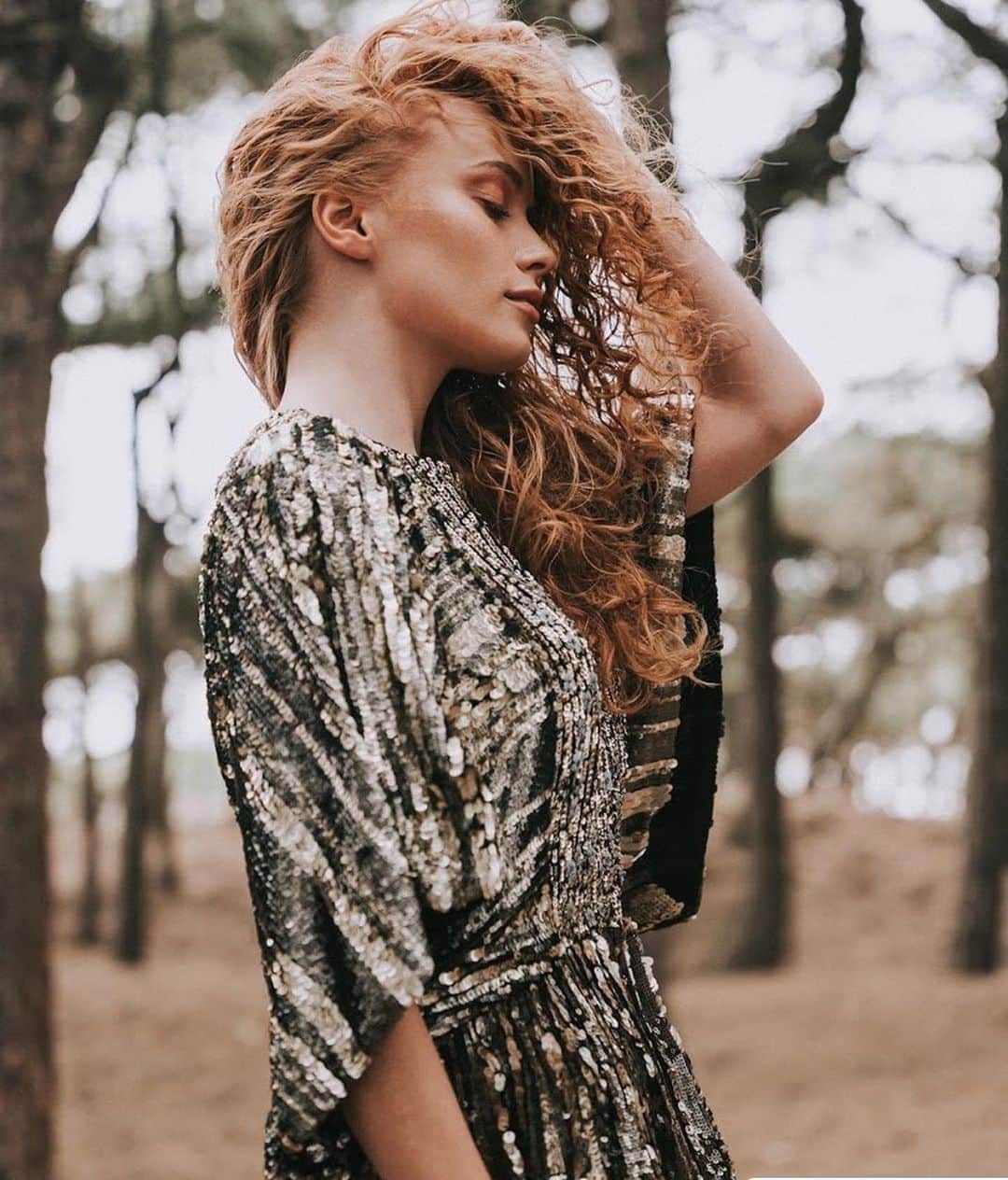 ユアアイズライのインスタグラム：「The amazing FERN   📸 @photographybyzak Mua @andreabainesmakeupartistry Stylist @stylistmrscrawford」