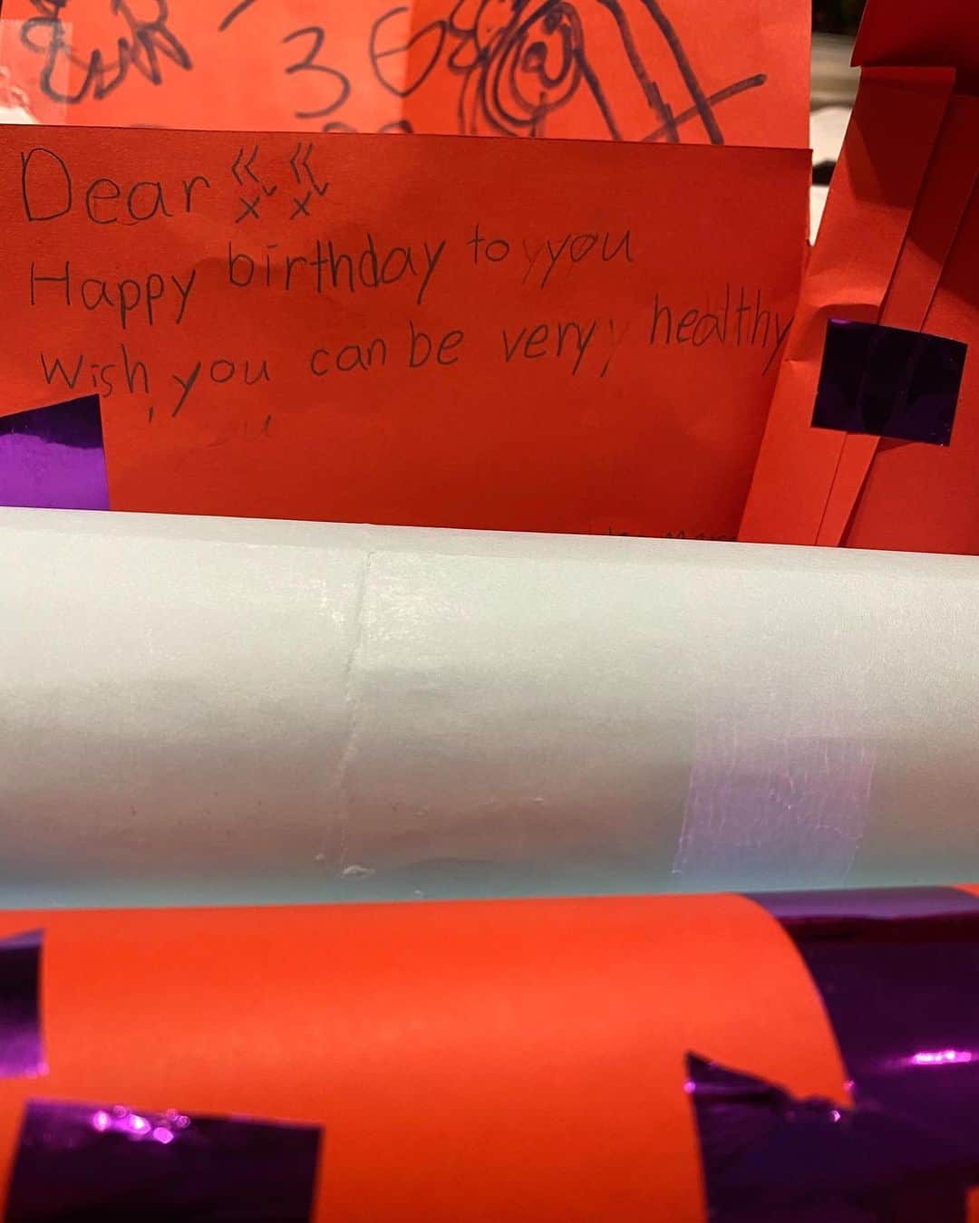 エルヴァ・シャオのインスタグラム：「Sweetest gift ever from you three little boys melted my heart ❤️ 還好沒有白愛你們了 [Cry][Cry] 長大後還要繼續愛姑姑噢 🥰」