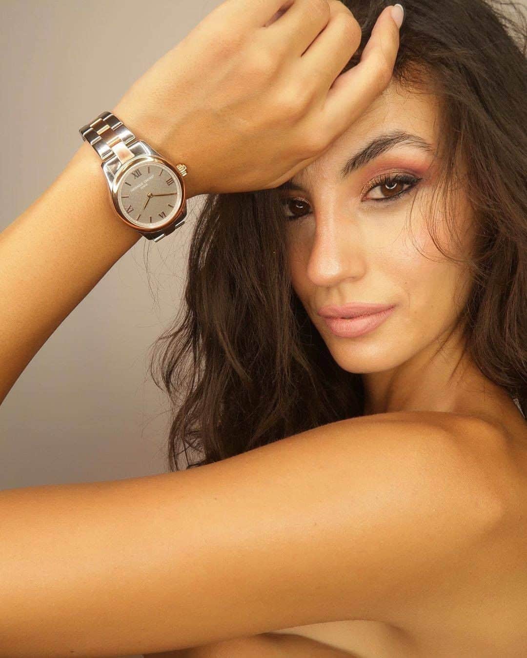 のインスタグラム：「“Life is not measured by time. It is measured by moments.” said Armin Houman. Do you agree @Zairabas ?  #FrederiqueConstant #VitalitySmartwatch #AccessibleLuxury Check our bio to find out more about this watch. ⌚ Smartwatch Ladies Vitality . . . . #ladiestimepiece #jewellery #jewelry #jewels #silver #diamonds #bracelet #jewelrygram #diamond #gold #handmadejewelry #instajewelry #accessories #jewelrydesign #jewellerydesign #gems #gemstone #pendant #jewel #bracelets #finejewelry #gemstones #jeweller #bijoux #ManufactureWatch #SavoirFaire #Fashion」