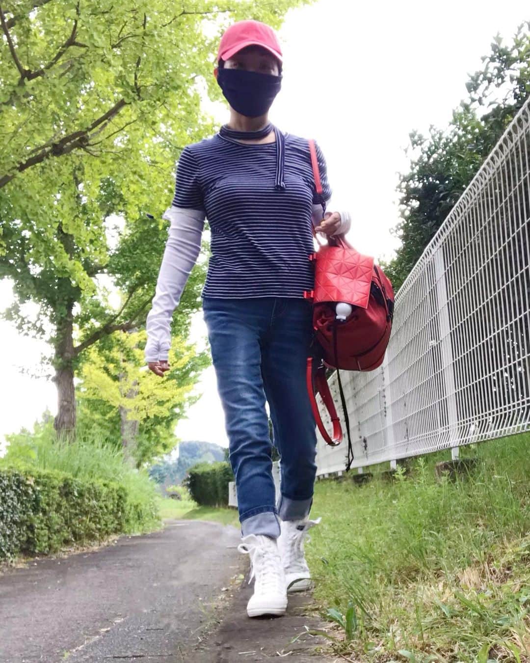 小川知子さんのインスタグラム写真 - (小川知子Instagram)「#マリンカラー🇾🇪 #ナスの豚肉巻き香味ダレ #ニンジンしりしり🥕 #小川知子  今日は少し過ごしやすいのでジーンズでお出掛け。 好きなマリンカラーです。」8月24日 16時30分 - tomoko_ogawa_