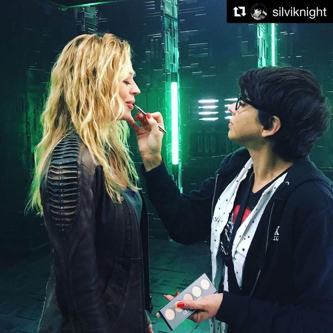 ジェリー・ライアンのインスタグラム：「BTS pic from back in the good old days when we were actually shooting... with the very talented and gorgeous @silviknight ❤️#Repost @silviknight ・・・ Miss this beauty, @jerilryan!! Fun collaboration make up, between myself and @jrmackinnon   #startrekpicard #local706makeupartist #sevenofnine」