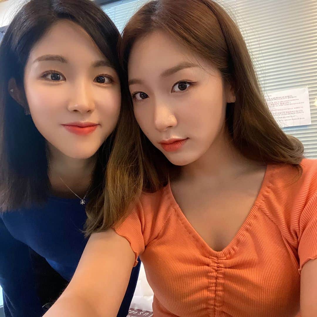 LABOUMさんのインスタグラム写真 - (LABOUMInstagram)「[#라붐] 오랜만에 구사즈🙋‍♀️🙋‍♀️🧡  #지엔 #소연 #94즈  #LABOUM #ZN #SOYEON」8月24日 16時42分 - officiallaboum