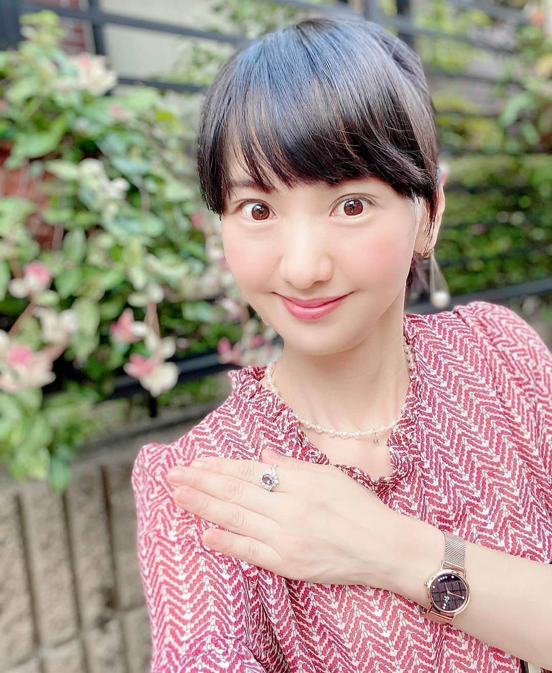 のインスタグラム：「*  ♩.:*・♪・*:.♬.:*・♩*:.♬.:*・♩・♪:.♬  お気に入りの小物たちのご紹介です〜(❁ᴗ͈ˬᴗ͈)💍⏰  #watch ⇨♡ @liakulea_japan  #necklace ⇨♡ @official_mikimoto  #ring ⇨♡ @jewelrycastle_tokyo   リアクレア⌚️ @liakulea_japan  はハワイの星空をイメージされたデザインで星がキラキラ輝いて神秘的⭐️ 　お気に入りで良く着けています♥️❤️💖 　 クーポンコード 【princhg】 で10％OFFに❣️🎉  ※本日より1年間有効　なので使ってみて下さいね⌚️💕  🧸  ♩.:*・♪・*:.♬.:*・♩*:.♬.:*・♩・♪:.♬  @jewelrycastle_tokyo  #jewelrycastle #ジュエリーキャッスル #ジュエリーキャッスルアンバサダー #everbrilliance  #ネックレス #ハート #ハートモチーフ #ハートモチーフネックレス #アクセサリー #ギフト #腕時計  #liakulea  #時計 #腕時計倶楽部  #手元倶楽部 #リアクレア」