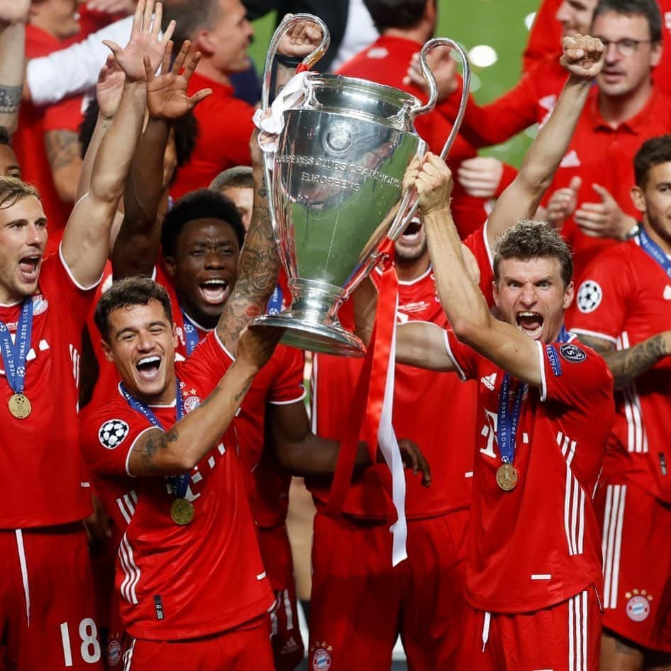 トーマス・ミュラーのインスタグラム：「Hard work pays off! 🏆😀🥇 #miasanchampions #ucl #fcbayern #miasanmia #esmuellert #bestesteamderwelt #teamwork #triplesiegersamma #championsleague」