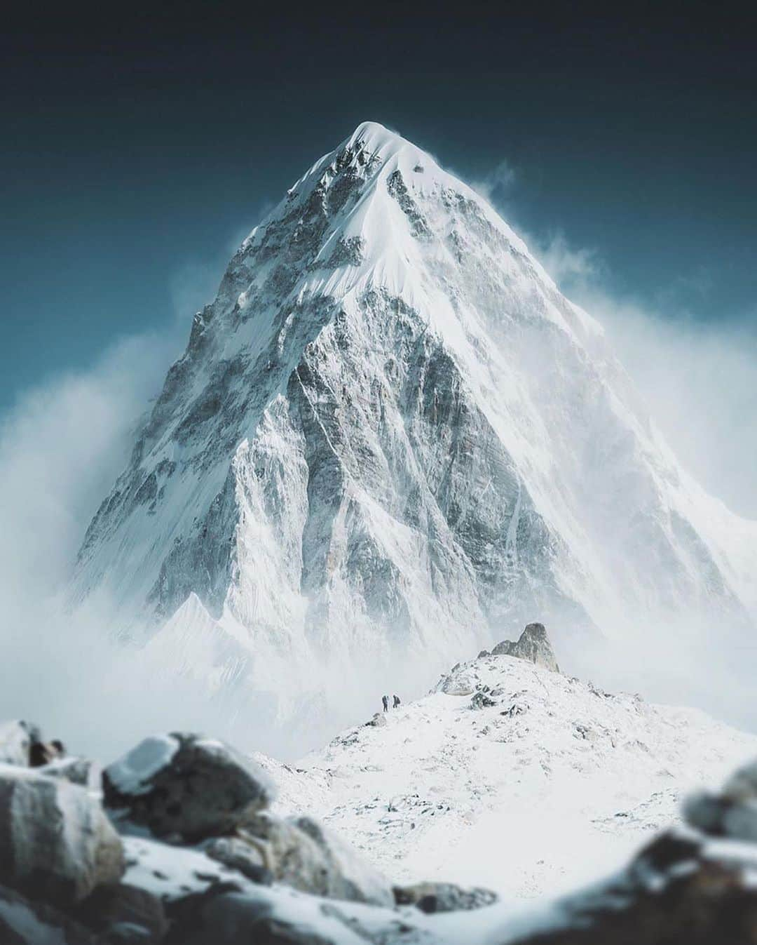 Canon Photographyさんのインスタグラム写真 - (Canon PhotographyInstagram)「The stunning Himalayas 🏔 Photography // @black.sail_ Curated by @steffeneisenacher  #nepal #mountains #mounteverest #himalyas #layers #cpfeatureme」8月24日 16時59分 - cpcollectives