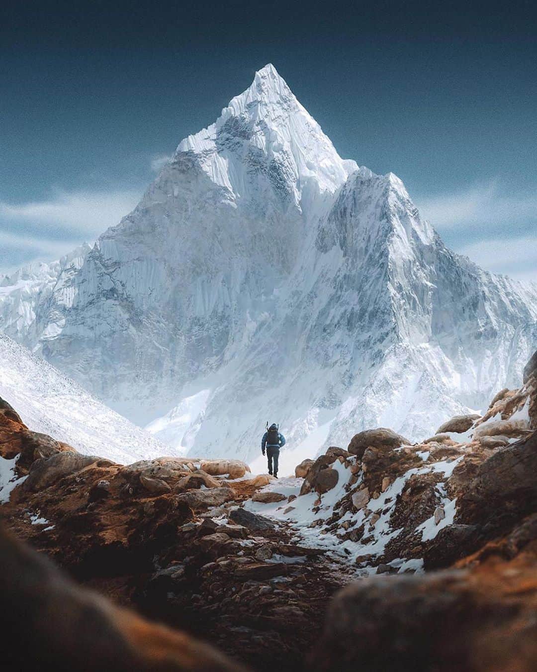 Canon Photographyさんのインスタグラム写真 - (Canon PhotographyInstagram)「The stunning Himalayas 🏔 Photography // @black.sail_ Curated by @steffeneisenacher  #nepal #mountains #mounteverest #himalyas #layers #cpfeatureme」8月24日 16時59分 - cpcollectives