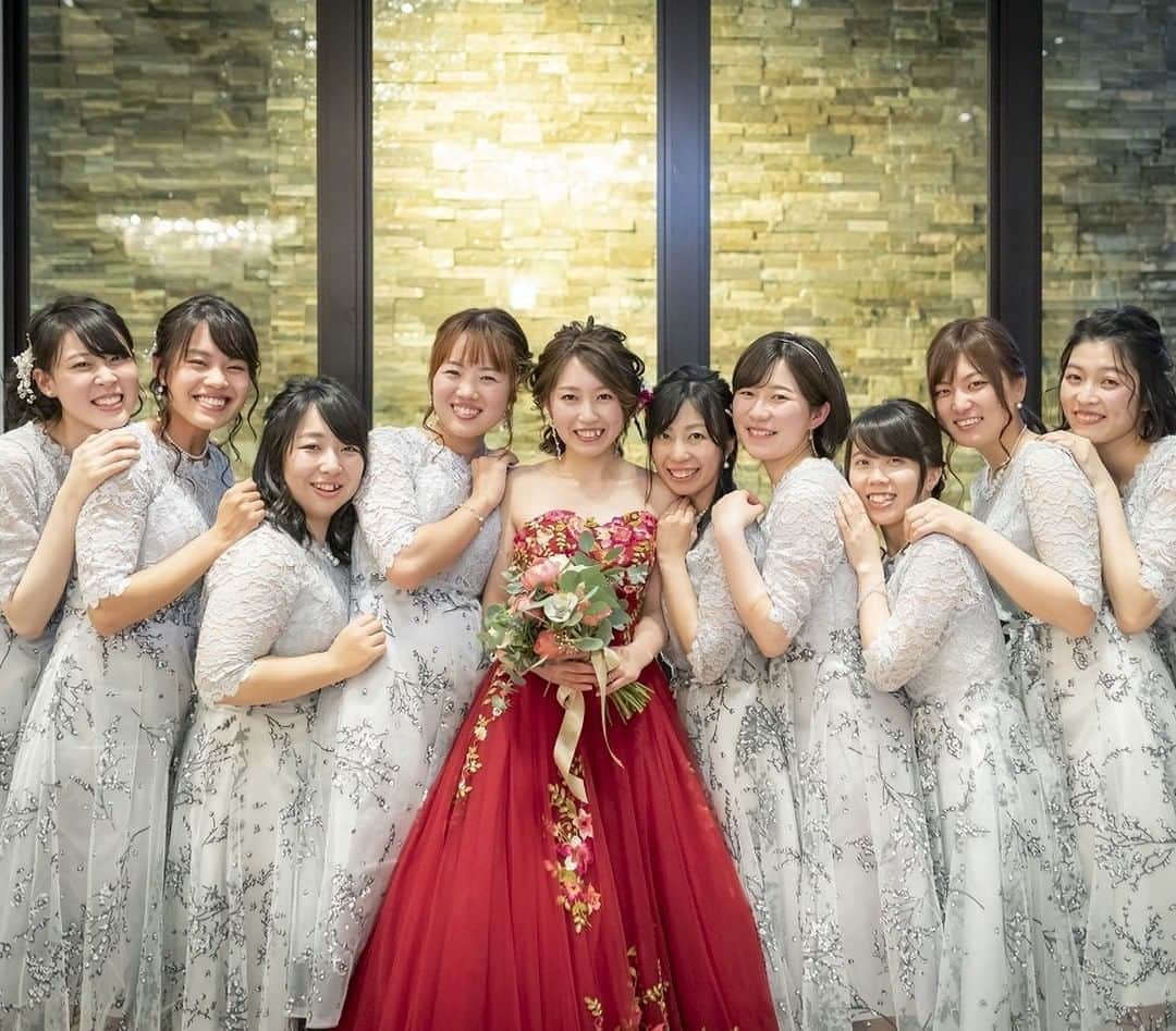 KIYOMIZU京都東山 公式さんのインスタグラム写真 - (KIYOMIZU京都東山 公式Instagram)「@kiyomizu_kyoto_higashiyama をフォローして、 『#kiyomizu京都東山』 『#kiyomizu花嫁』 『#スタイルズ花嫁』 をつけて投稿してくださいね＊ . これまでの人生でなくてはならない、 かけがえのない存在のご友人さま♡  サプライズの余興演出では、 新郎さまも登場し、 一生の思い出に残るワンシーンに* . ---------------------- . ▼ブライダルフェアの予約は インスタのTOPからcheck⚐ ＞＞＞ @kiyomizu_kyoto_higashiyama . #スタイルズ花嫁 #dress #kyoto #kiyomizu #wedding #ウェディングレポ #チャペル #ブライダルフェア #プレ花嫁 #卒花 #結婚式 #結婚式場 #結婚式準備 #京都 #京都花嫁 #関西花嫁 #Dressy花嫁 #maricuru #シェアーズヘアメイク #アナスイドレス #刺繍ドレス #結婚式余興 #余興 #ブライズメイド」8月24日 17時14分 - kiyomizu_kyoto_higashiyama