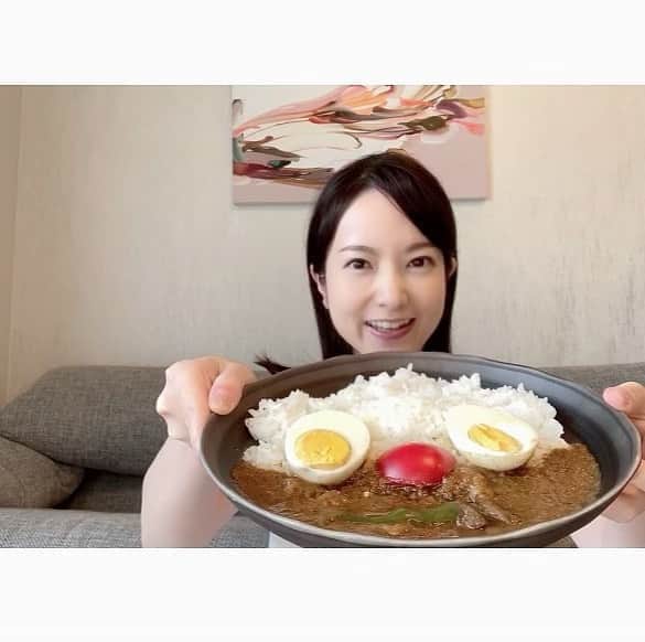 天明麻衣子のインスタグラム：「YouTube「天ちゃんの賢く生きるチャンネル」にて、新しい動画を公開しました！ NEWSRAPJAPANでお世話になったダースレイダーさん監修のカレーです🍛 カレーが脳にいいって本当？？具材が顔に見えるように頑張ったんだけど、わかるかな😅  https://youtu.be/jcVKyC1y2n4  #youtube #youtubechannel #天ちゃんの賢く生きるチャンネル #食レポ #カレー #ダースレイダー #darthreider #newsrapjapan #脳にいい #curry #spicy」