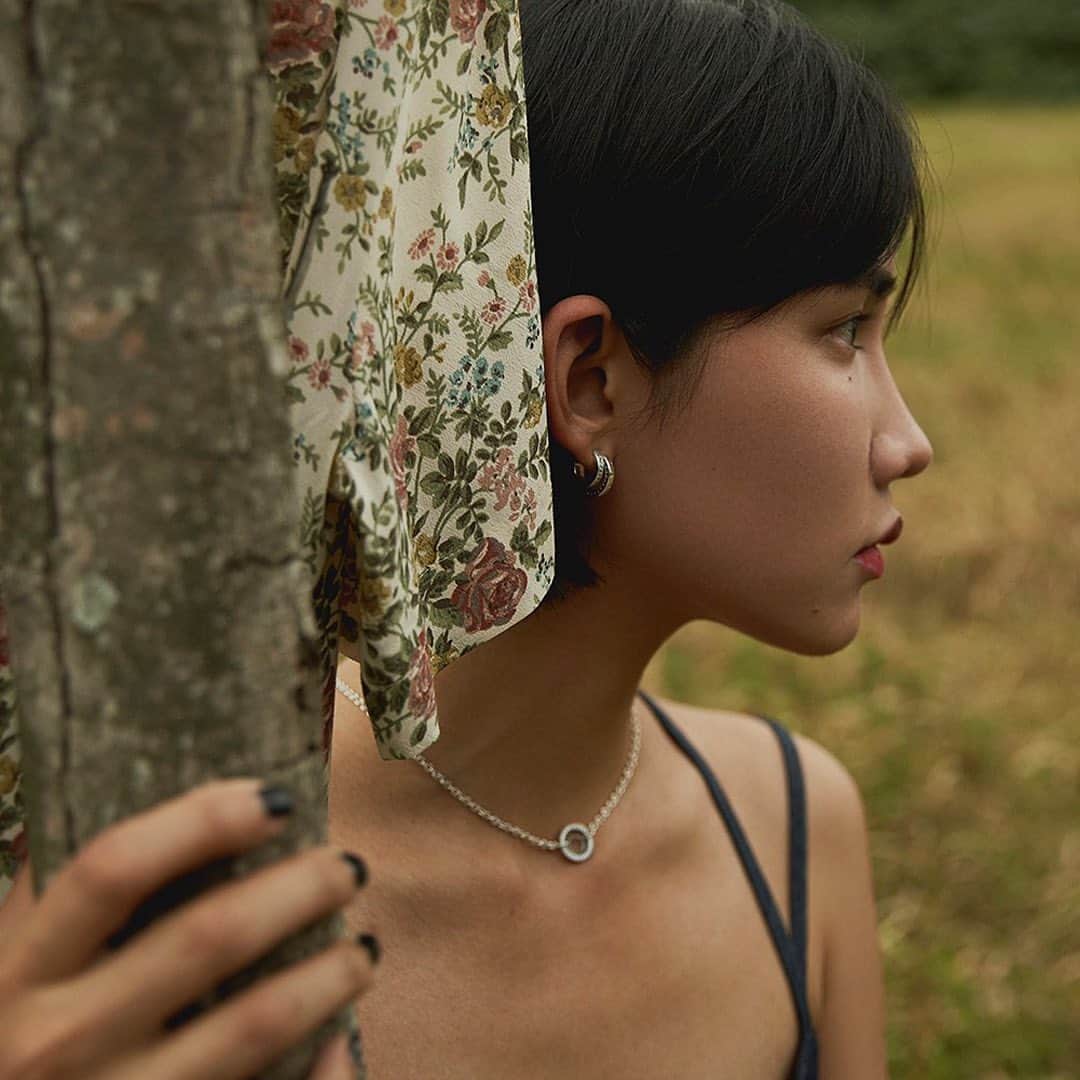 PANDORAさんのインスタグラム写真 - (PANDORAInstagram)「Make your escape to nature stylish like @ann_xxc by levelling up your outfit with stacks of your favourite signature pieces. 🌱 #SomethingAboutYou #PandoraSignature #PandoraBracelet」8月24日 17時17分 - theofficialpandora