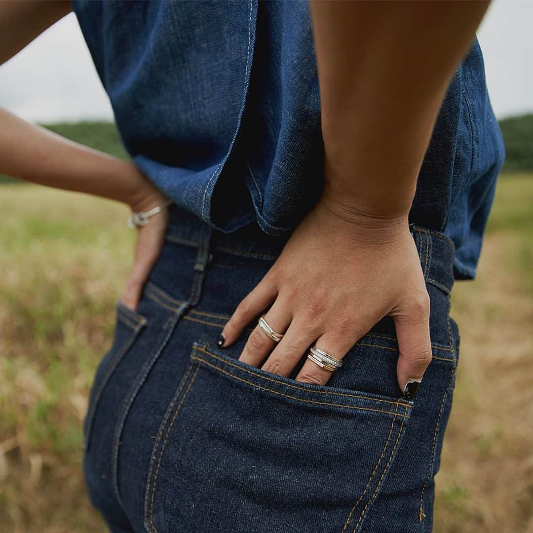 PANDORAさんのインスタグラム写真 - (PANDORAInstagram)「Make your escape to nature stylish like @ann_xxc by levelling up your outfit with stacks of your favourite signature pieces. 🌱 #SomethingAboutYou #PandoraSignature #PandoraBracelet」8月24日 17時17分 - theofficialpandora