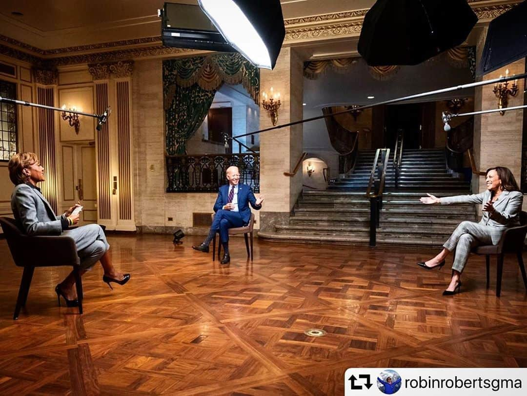 Good Morning Americaさんのインスタグラム写真 - (Good Morning AmericaInstagram)「#repost @robinrobertsgma ・・・ @davidmuirabc and I have the first joint interviews with Joe Biden and Kamala Harris. Much to discuss with the candidates about their history-making ticket. The one-hour primetime special TONIGHT at 8/7c on ABC.」8月24日 8時28分 - goodmorningamerica