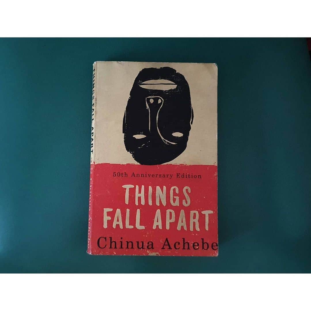 Ana Sofia Martinsさんのインスタグラム写真 - (Ana Sofia MartinsInstagram)「"Things fall apart" by Chinua Achebe 📚 #newbook」8月24日 8時41分 - miss_ana_sofia