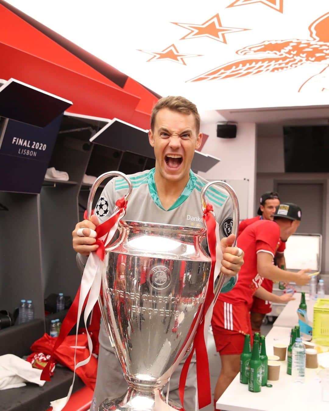 バイエルン・ミュンヘンさんのインスタグラム写真 - (バイエルン・ミュンヘンInstagram)「CHAMPERZZZ 🍾  #MiaSanChampions #MiaSanMia #FCBayern #Champions #packmas #celebration #UCL」8月24日 8時51分 - fcbayern