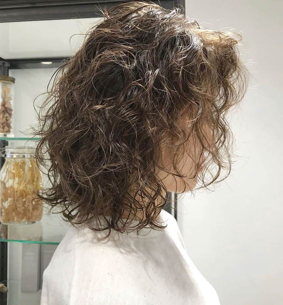のインスタグラム：「根元からのパーマは nanukの得意技です。 . @oka_nanuk  . #guestnanuk」