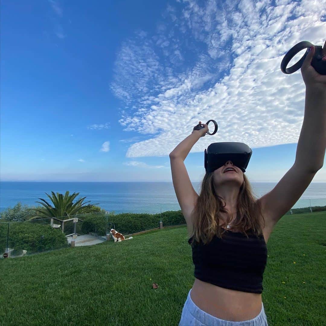 メアリー・マコーマックのインスタグラム：「Even in one of the most beautiful places in the world..... what is she seeing in there that could possibly beat what’s behind her? #vr」