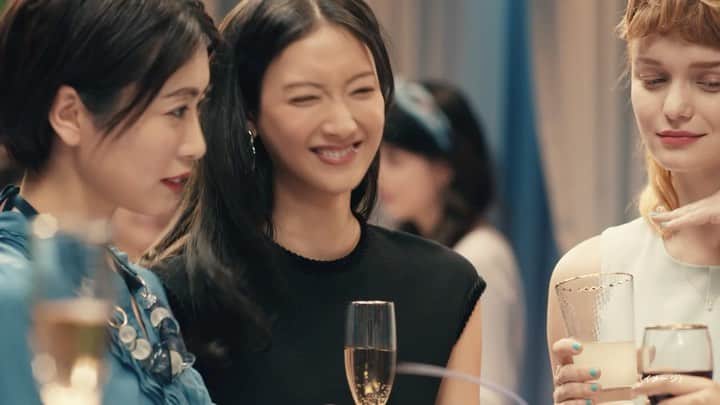 丹生美保のインスタグラム：「. chira_chira . . メディキュット スリムフォーカス 〜光のライン篇に ちょこっと出演させて頂きました。 . .」