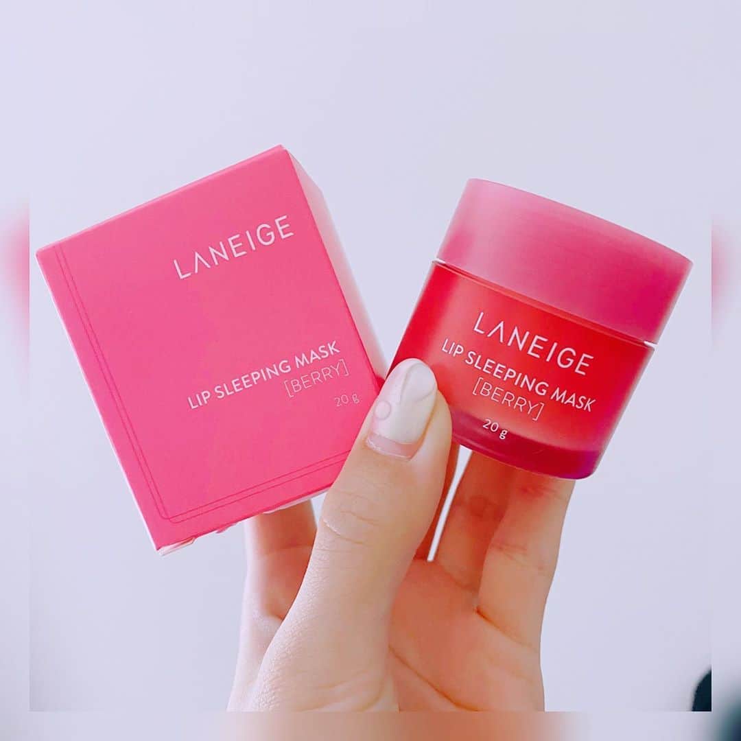 根岸愛のインスタグラム：「💄✨💄 LANEIGEの LIP SLEEPING MASK😗💕 メイクさんが使ってくれて めちゃ良かったから買いましたっ ベリーの匂いが良き🥰🍓 #LANEIGE #lipcream #lipmask #cosmetics #リップクリーム #リップ #リップマスク」