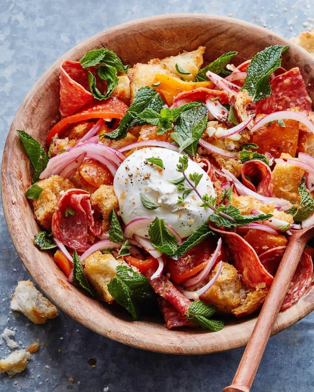 Gaby Dalkinさんのインスタグラム写真 - (Gaby DalkinInstagram)「Roasted Pepper Panz + a ball of BURRATA on this weeks meal plan! Get the whole shebang over on the blog https://whatsgabycooking.com/meal-plan-week-35/」8月24日 10時03分 - whatsgabycookin