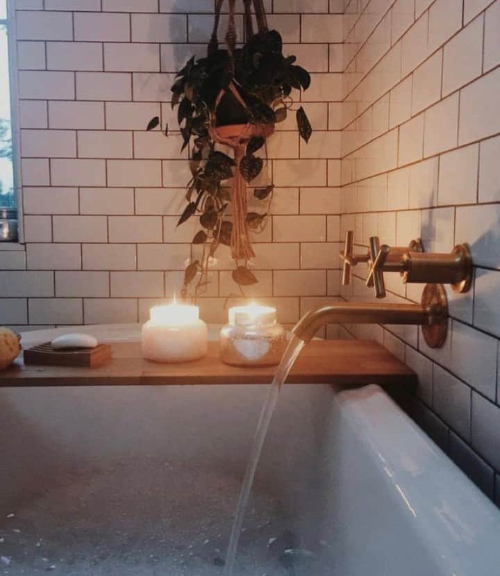 ヤング・ファビュラス&ブロークのインスタグラム：「Goodbye weekend. We had something special.」