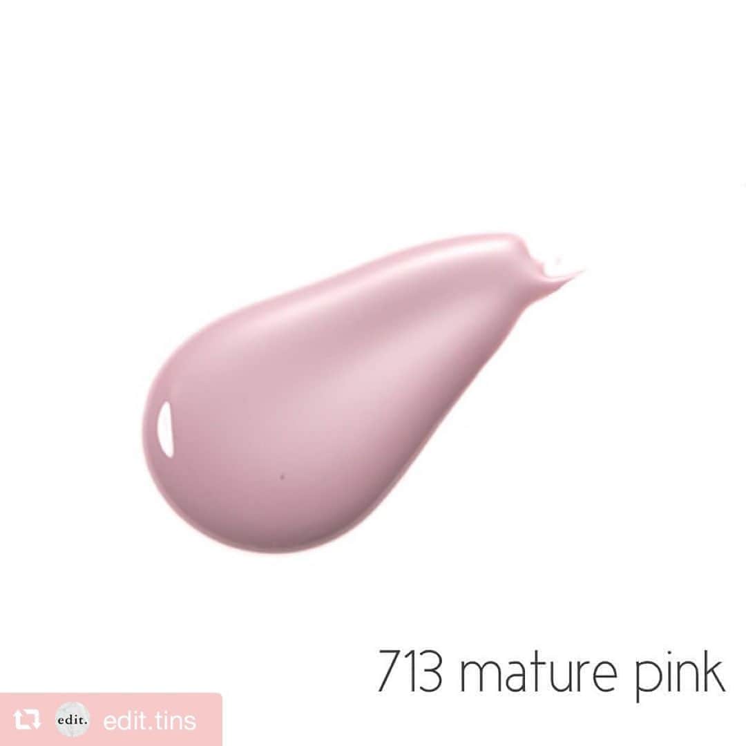 ネイルショップTATさんのインスタグラム写真 - (ネイルショップTATInstagram)「#repost @edit.tins via @PhotoAroundApp  mature pink 07/13は713 mature pinkの日 . 8月にウォータリー新色登場！ 前回のマルチに使いやすいカラー8色から一歩踏み込んで、 「印象を変えられるベールカラー」「ヒトクセあるスキントーンカラー」を追加しました😊✨ . 「mature」とは「成熟した・円熟した・分別のある」という意味を持っています。 薄くベールをかけるようなトーンで作ったオトナカラーで、艶感&あでやかさをプラスしてくれます💫💫 . ウォータリーカラーは乳白色系のスキンカラー。 爪をきれいに見せる色味と、フリーエッジが透けるか透けないかの絶妙なトーンがこのシリーズの特長です。 . #editnail #edit #エディットネイル #エディット #gelnail #ジェルネイル #ジェル #タカラベルモント #color #美甲 #7月はウォータリーの月 #シンプルカラーリング #美爪に見える #新色」8月24日 10時18分 - nailshoptat