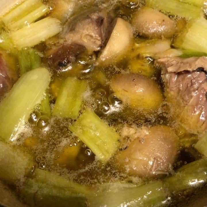 のインスタグラム：「そういえば、先日浅草で食べた鯖缶のアヒージョが美味しかったので、家でも早速トライ！！  美味しくできた〜！！  #鯖缶#鯖缶のアヒージョ#アヒージョ#つまみ」