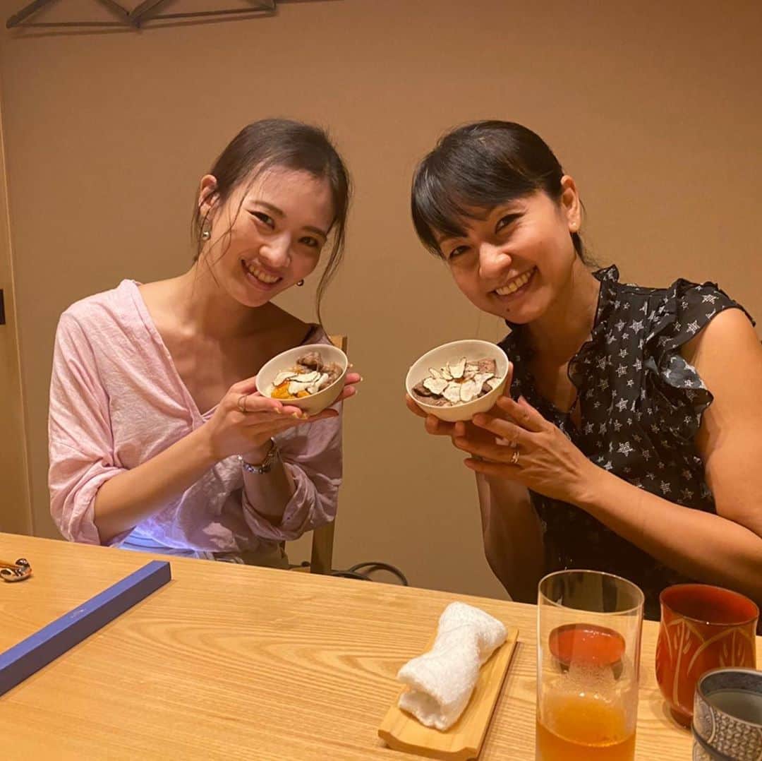 のインスタグラム：「えり　@eri_toriyama とあゆみちゃんと　@nakahara_ayumi とまえちゃん　@morita_mae と四谷三丁目にある懐石　はらまさに行ってきました！！ こちらは元々かどわきに居た方のお店で、やっぱりトリュフご飯が締めだよね〜！！  もう、昼から贅沢なご馳走と、みんなとの楽しい会話で幸せでした〜(≧∀≦)  えり、誘ってくれてありがとう！  #はらまさ#トリュフご飯#ご馳走#和食#懐石#ランチ#女子会#贅沢ランチ」