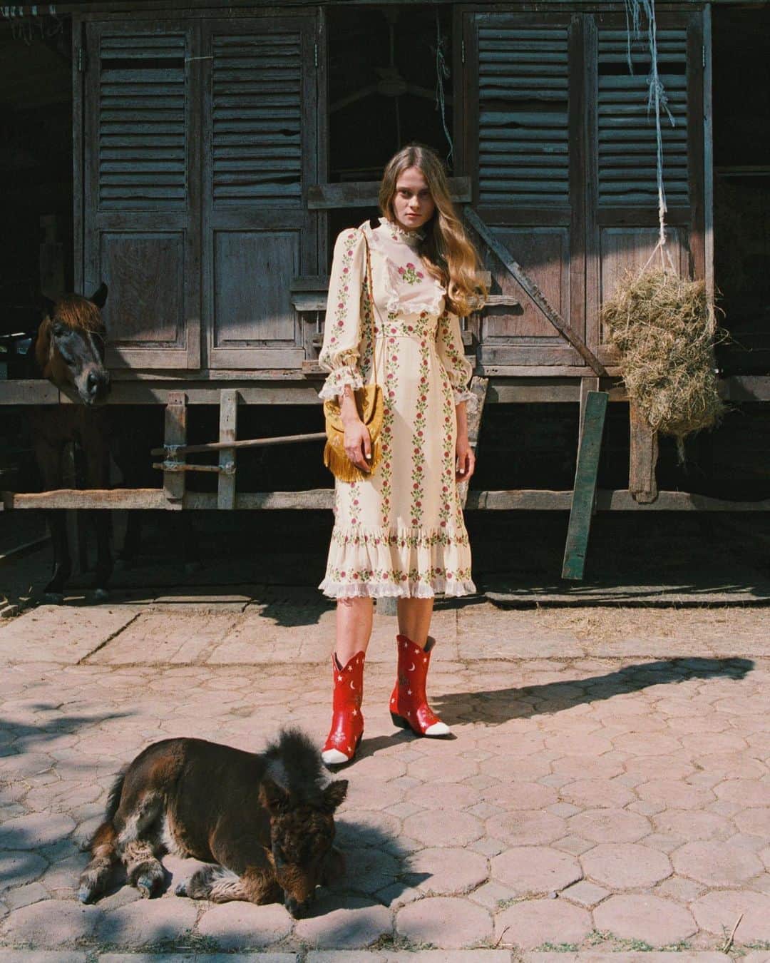 のインスタグラム：「Romantic dresses are juxtaposed with cowboy boots for a look that is powerfully feminine. Discover #SretsisPF20 now at Sretsis.com and all Sretsis Boutiques. #PF20TheLastUnicorn」