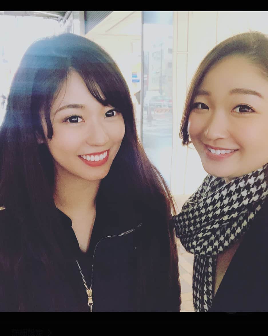 のインスタグラム：「マフラーしてるやないかい。笑 いつかの、さおちゃんと中目黒でランチしたときのだ☺︎☺︎  私にとって友達との、親しい人たちとの時間ってすごく大事なんだなぁ…と今年は思い知らされています。  おはようございます✨ 今日も行ってきます！  #いつかのシリーズ」