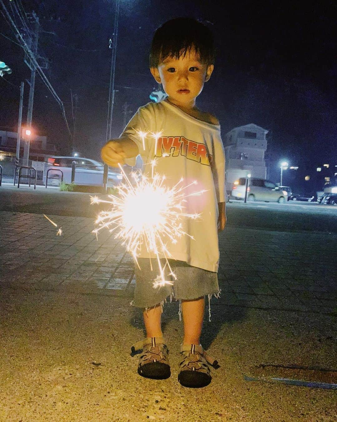 宮城舞さんのインスタグラム写真 - (宮城舞Instagram)「僕の夏🎇 こんな夏になると去年は 思ってなかったけど 息子と過ごす 2歳の夏は今年しかないから 出来る限り考えながら いろんな事してあげたいよね🥺 #2020」8月24日 10時54分 - mai_miyagi